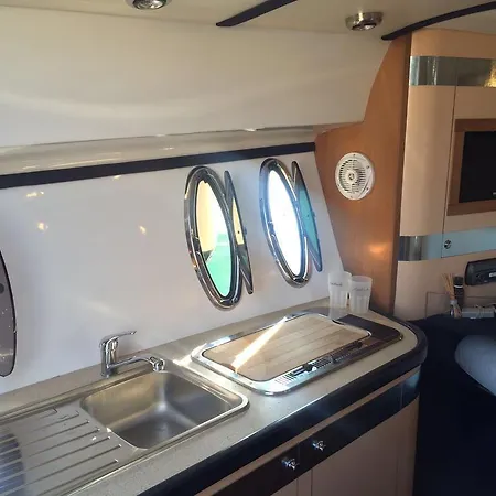 بوتيل Lm House Boat *